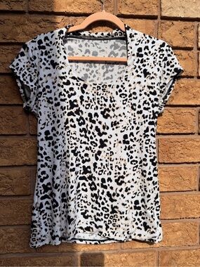 4/$25 • Grace White & Black Animal Print Cap Sleeve Top